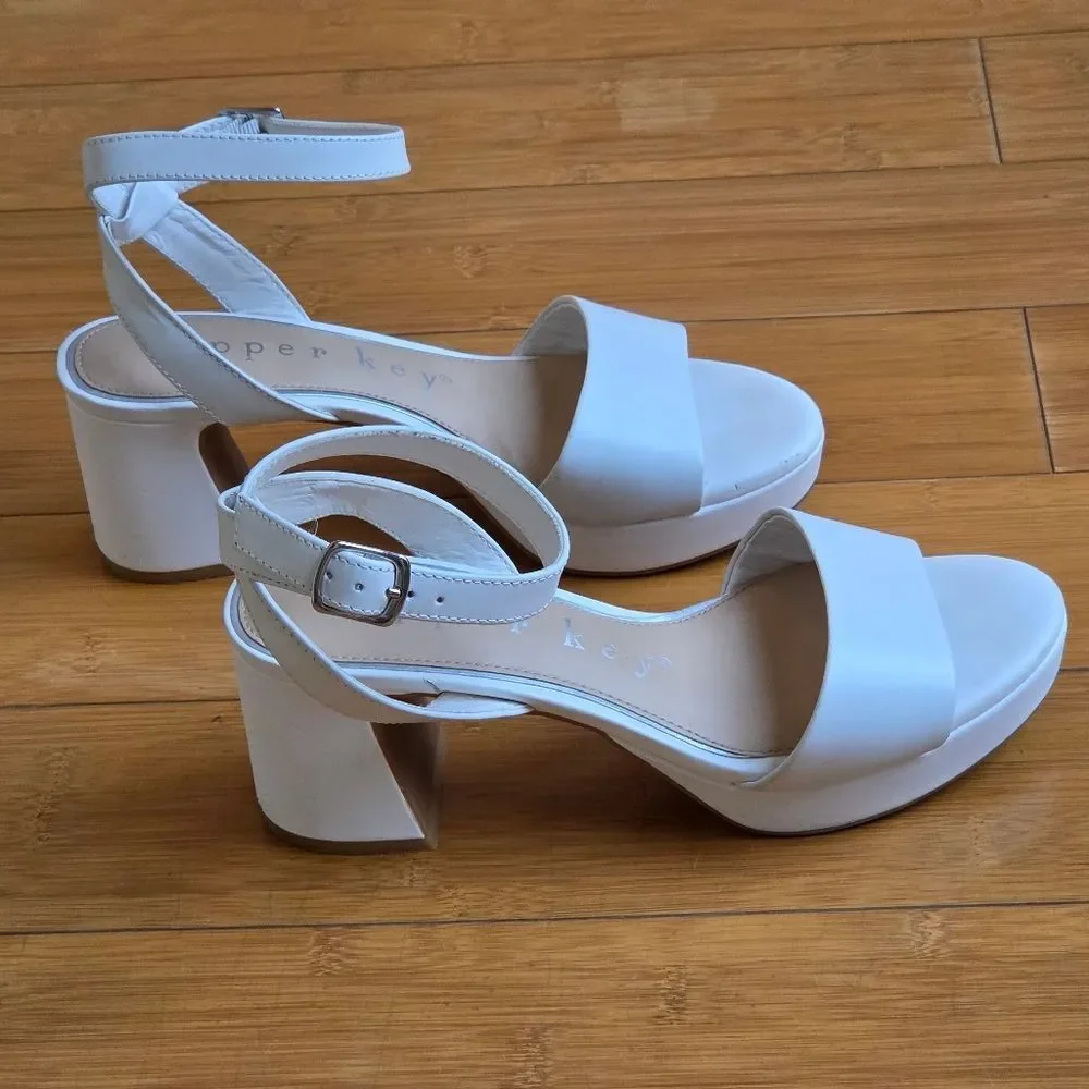 Copper Key Adore Leather Platform Sandals size 7.5 White